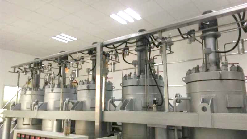 連續(xù)反應(yīng)裝置完工現(xiàn)場